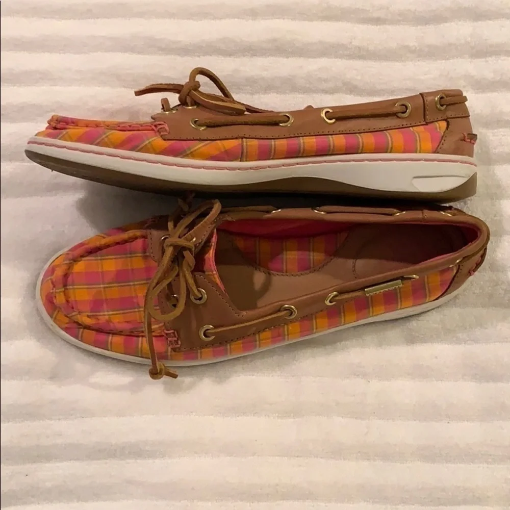 Coach Women’s top sliders. Size 9M. Fun colors!​​​​​​​​​​​​​​​​​​​​​​